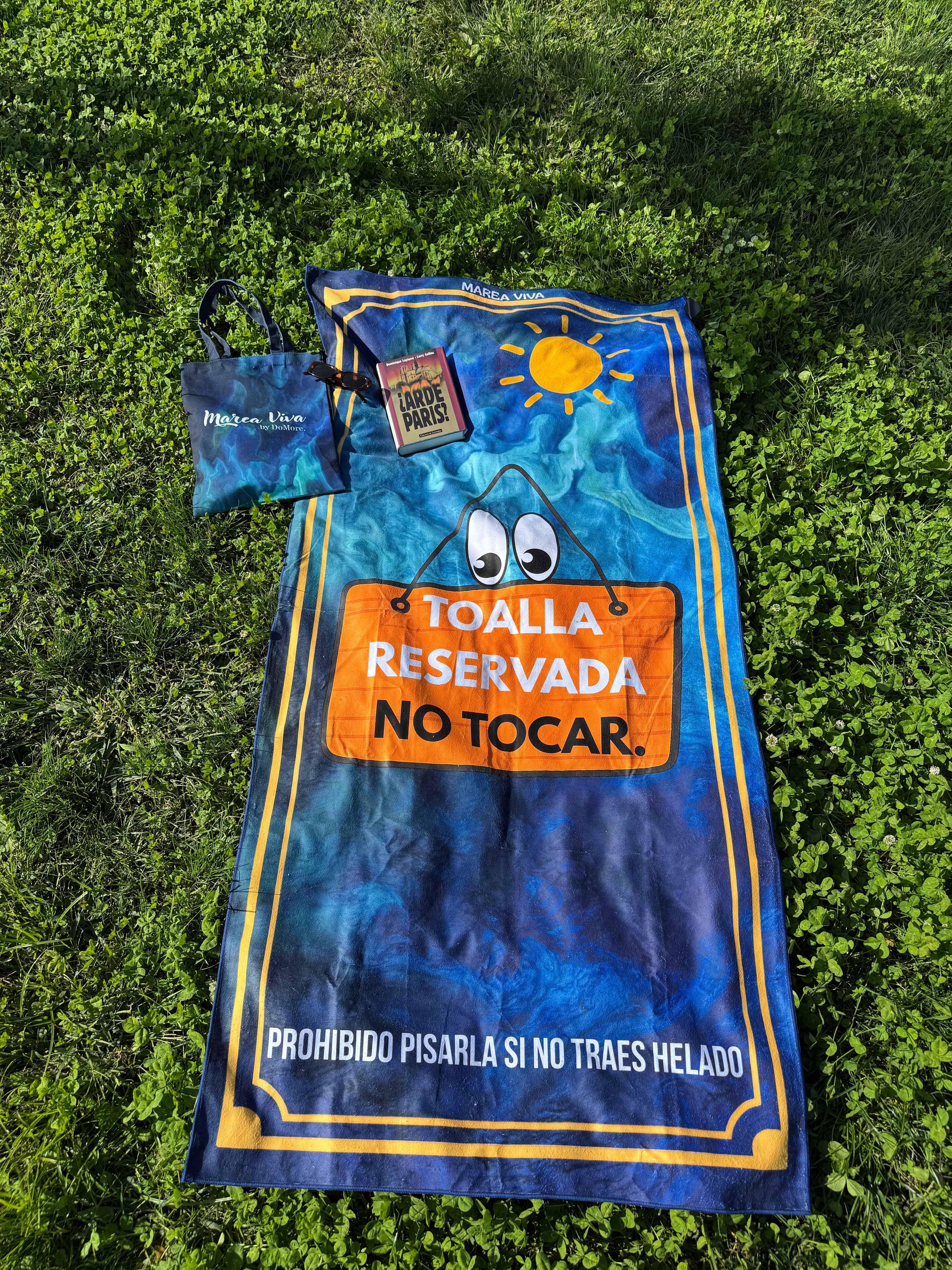 Tu toalla de playa DOMORE —  Símbolo de pausa y actitud