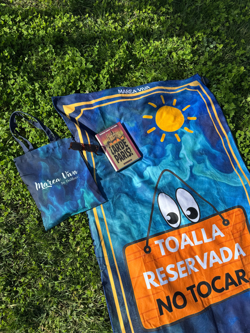 Tu toalla de playa DOMORE —  Símbolo de pausa y actitud