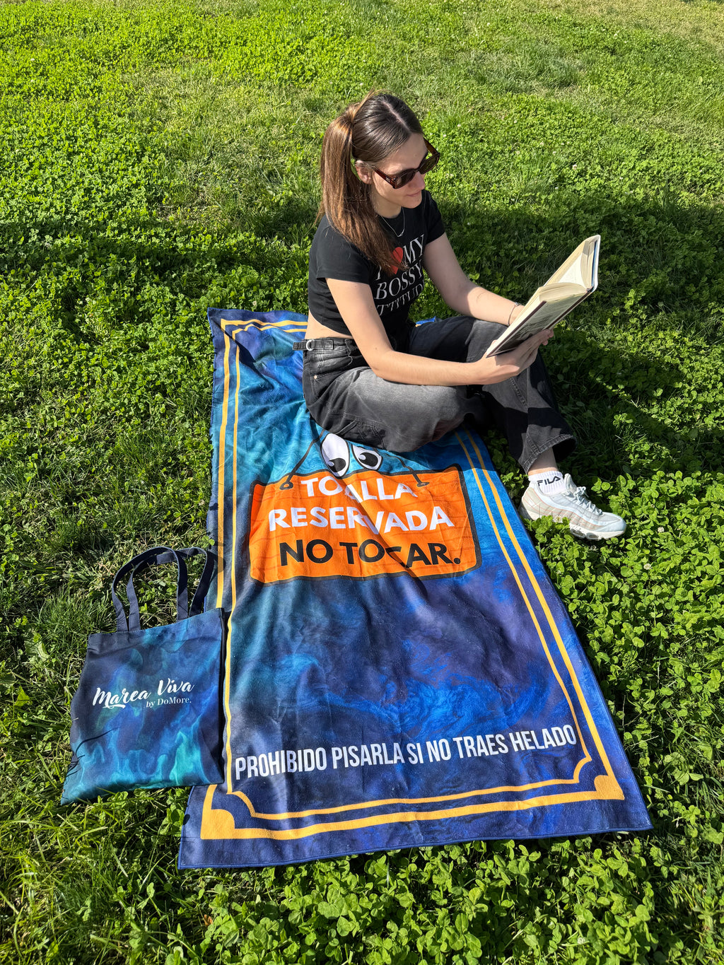 Tu toalla de playa DOMORE —  Símbolo de pausa y actitud