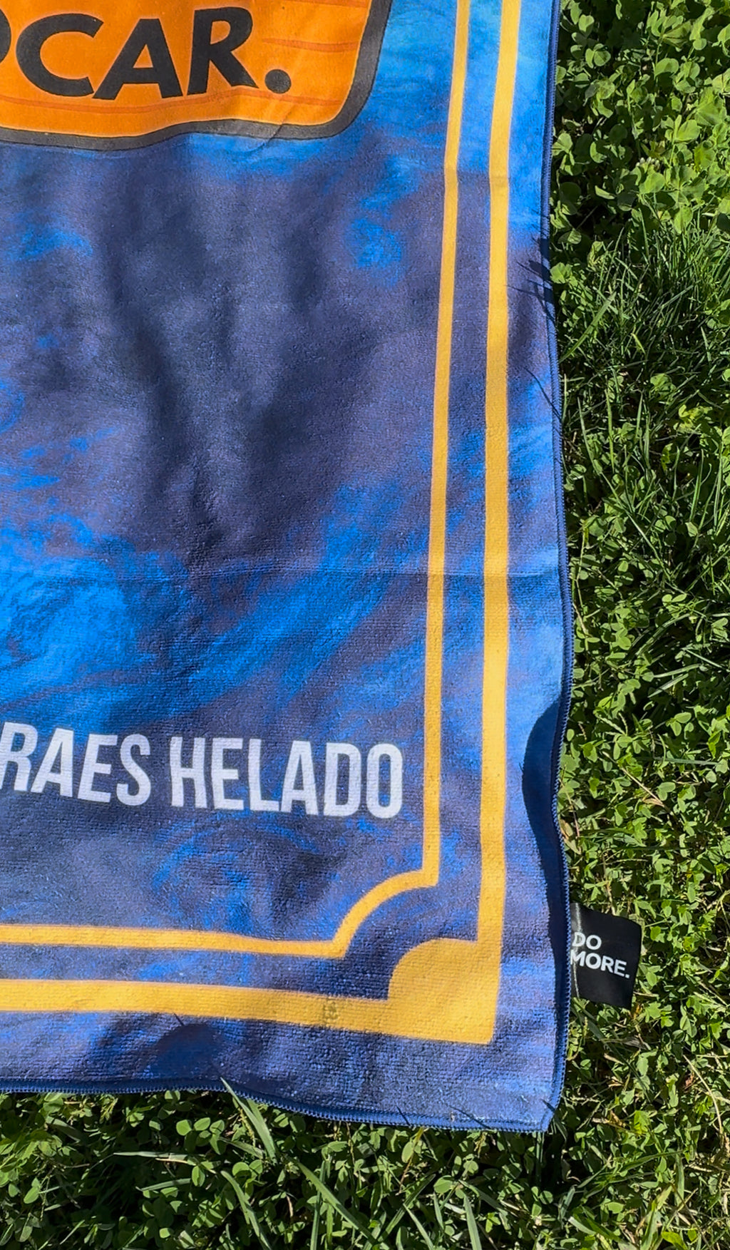 Tu toalla de playa DOMORE —  Símbolo de pausa y actitud