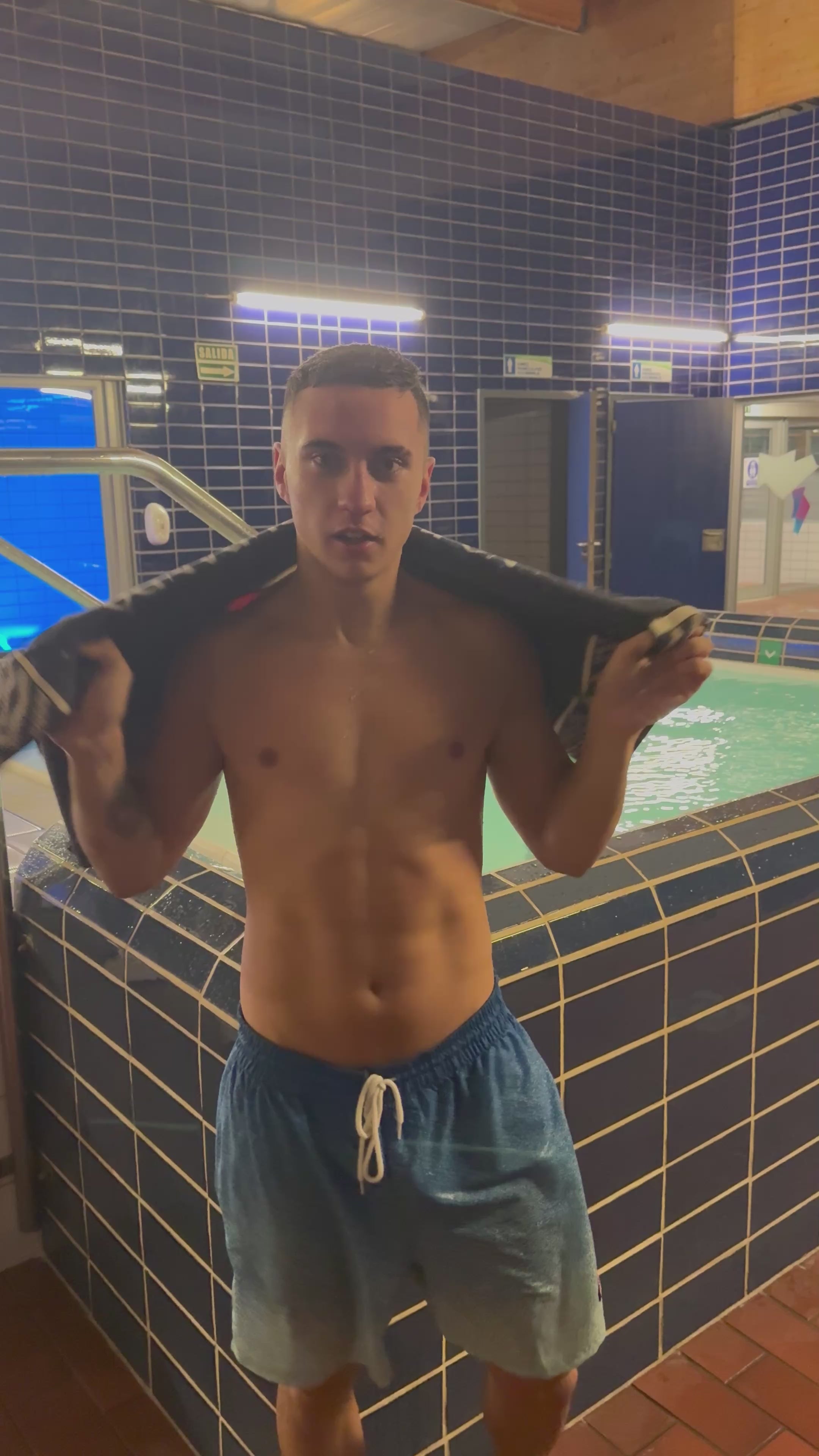 Tu toalla de gimnasio DOMORE — No estoy sudando, estoy brillando